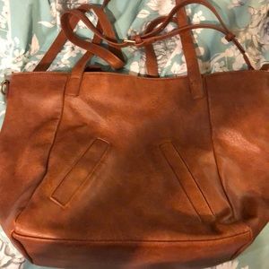Brown shoulder/crossbody bag. Perfect for fall!